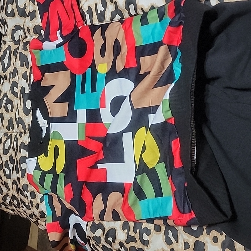 Boys 2piece jogger multi colored still like  new no tags worn once size 6-7